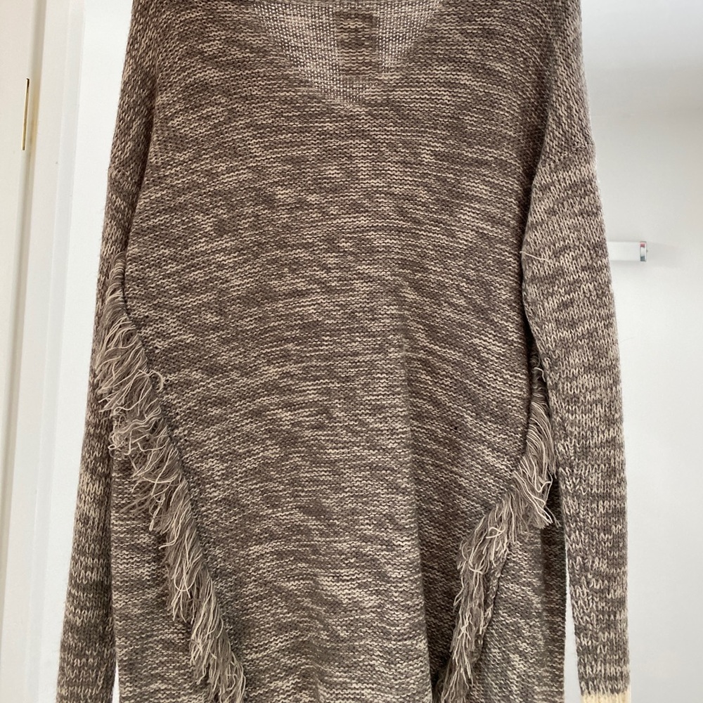 NWT Love Token Grey & White Amelia Fringe Sweater - Picture 6 of 8